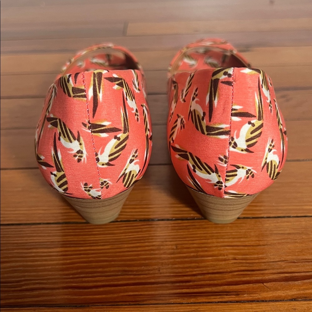 CL by Laundry Home Run Parrots Coral Patterned Peep-Toe Heels - NIB - Size 8 - Picture 4 of 11